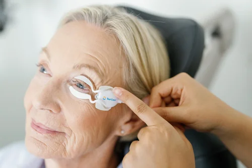 Ophthalmology Associates, S.C. - Technician performing TearCare® treatment procedure for dry eye relief
